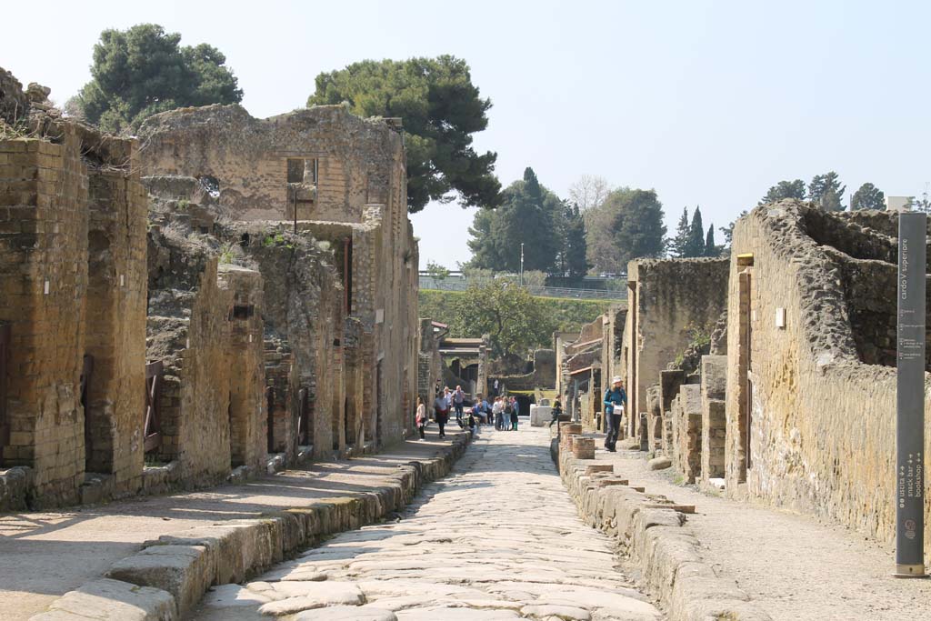Cardo V, Herculaneum, August 2021. 
Looking north along Ins. V, on west side of roadway, with V.32, on left. Photo courtesy of Robert Hanson.
