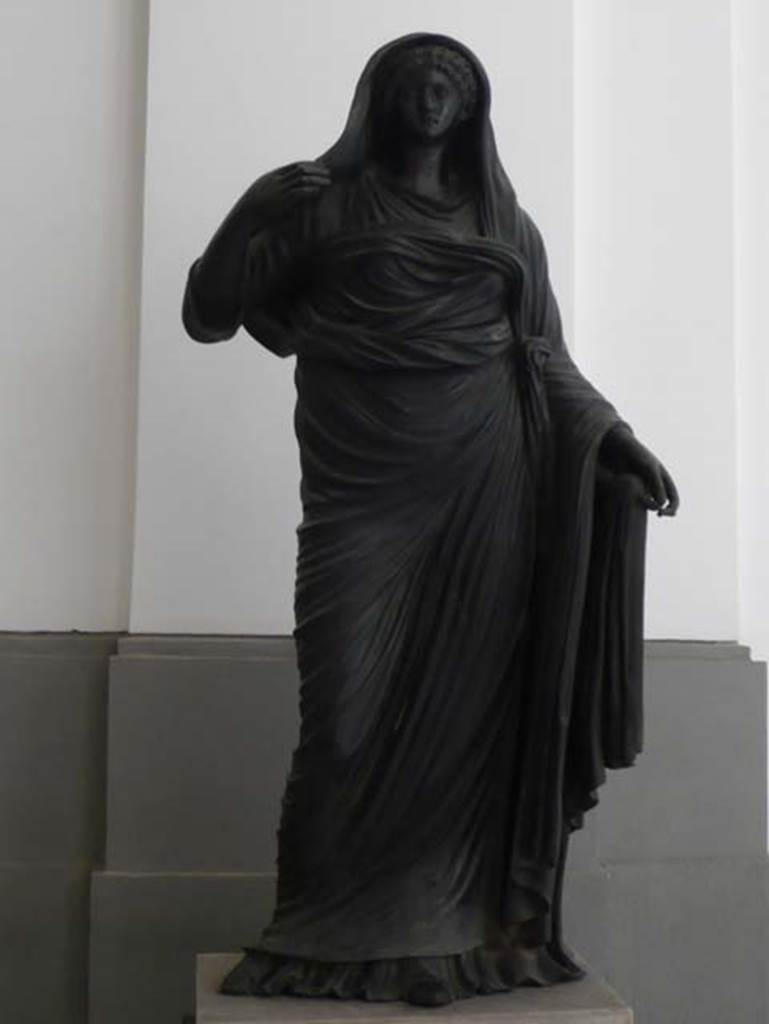 Herculaneum Theatre. May 2010. Statue of Antonia Minore. 
Now in Naples Archaeological Museum. Inventory number 5599.
Photo courtesy of Buzz Ferebee.

Naples%20Museum%20Ferebee%20May%202010%20384