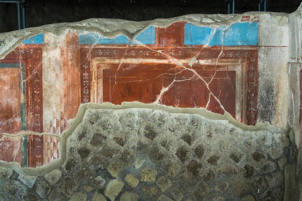 Herculaneum Villa dei Papiri. October 2023. 
Room (e), east ala, detail of painted decoration on north wall at east end. Photo courtesy of Johannes Eber. 

