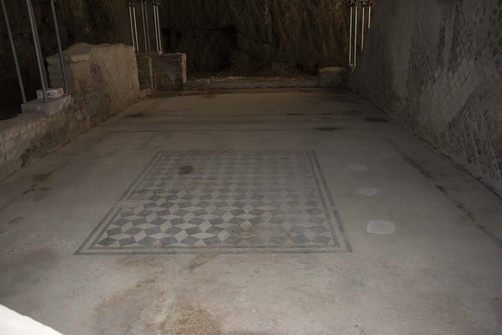 Villa dei Papiri, March 2019. Room l (L), triclinium, looking east.
Foto Annette Haug, ERC Grant 681269 DÉCOR.
