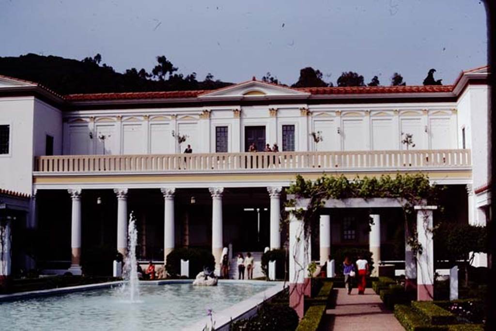 Getty Villa, Malibu, Spring 1982. Pool in peristyle. Photo by Stanley A. Jashemski.   
Source: The Wilhelmina and Stanley A. Jashemski archive in the University of Maryland Library, Special Collections (See collection page) and made available under the Creative Commons Attribution-Non Commercial License v.4. See Licence and use details.
J80f0433
