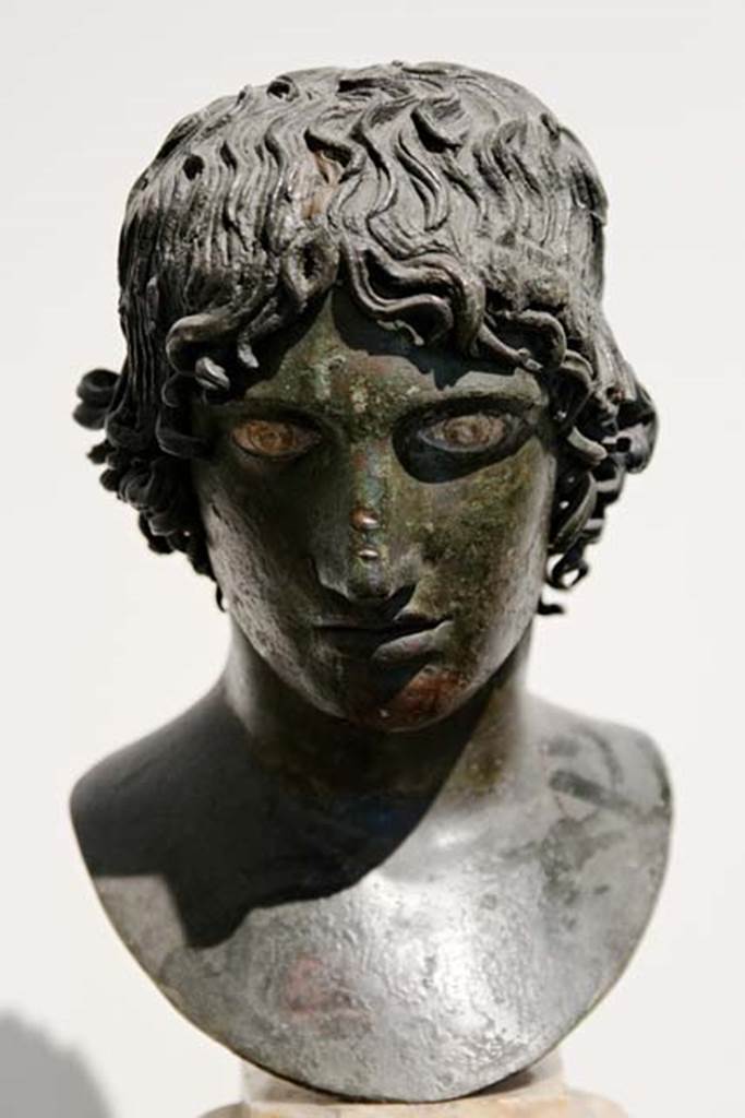 Villa dei Papiri, Herculaneum. Bronze bust of a Mellephebe (Eros as a young boy). Found in 1752, in the centre of room.
Now in Naples Archaeological Museum. Inventory number 5633.

