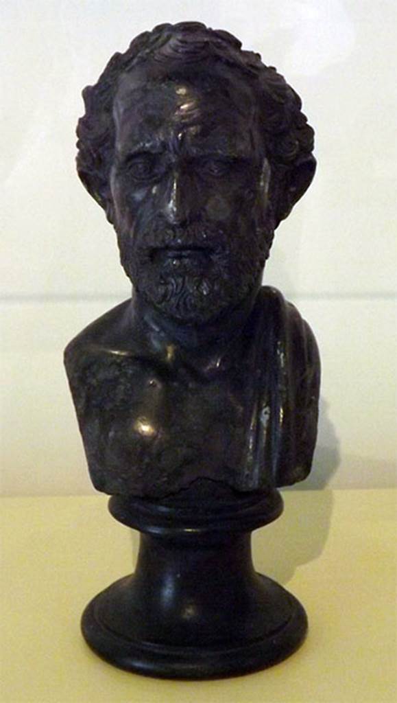 Villa dei Papiri, Herculaneum. Bronze bust of Demosthenes. Found in 1753, in the centre of room.
Now in Naples Archaeological Museum. Inventory number 5469.
