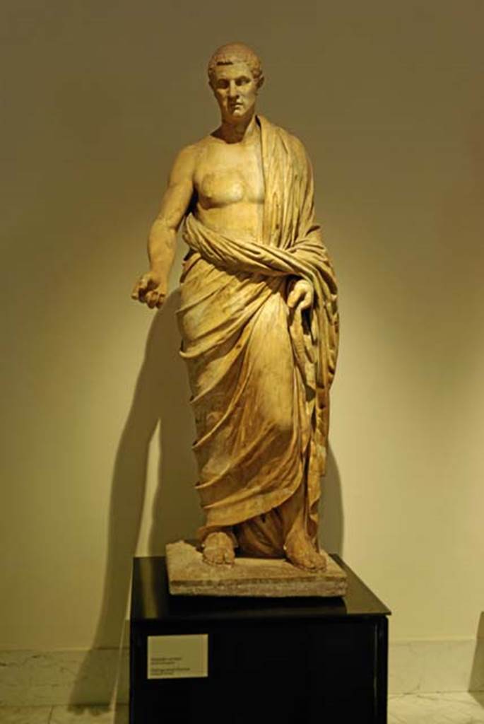 Villa dei Papiri, Herculaneum. Marble statue of an orator. Found in 1756, in the east portico.
Now in Naples Archaeological Museum. Inventory number 6210.
