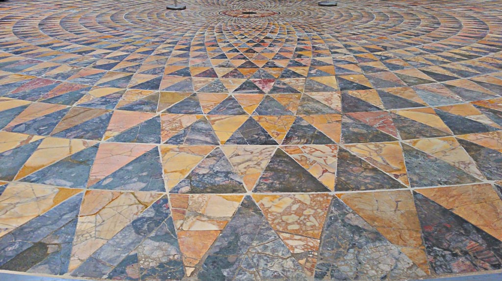 Villa dei Papiri, Herculaneum. July 2019.  
Detail of polychrome mosaic floor, from the Belvedere. Photo courtesy of Giuseppe Ciaramella.


