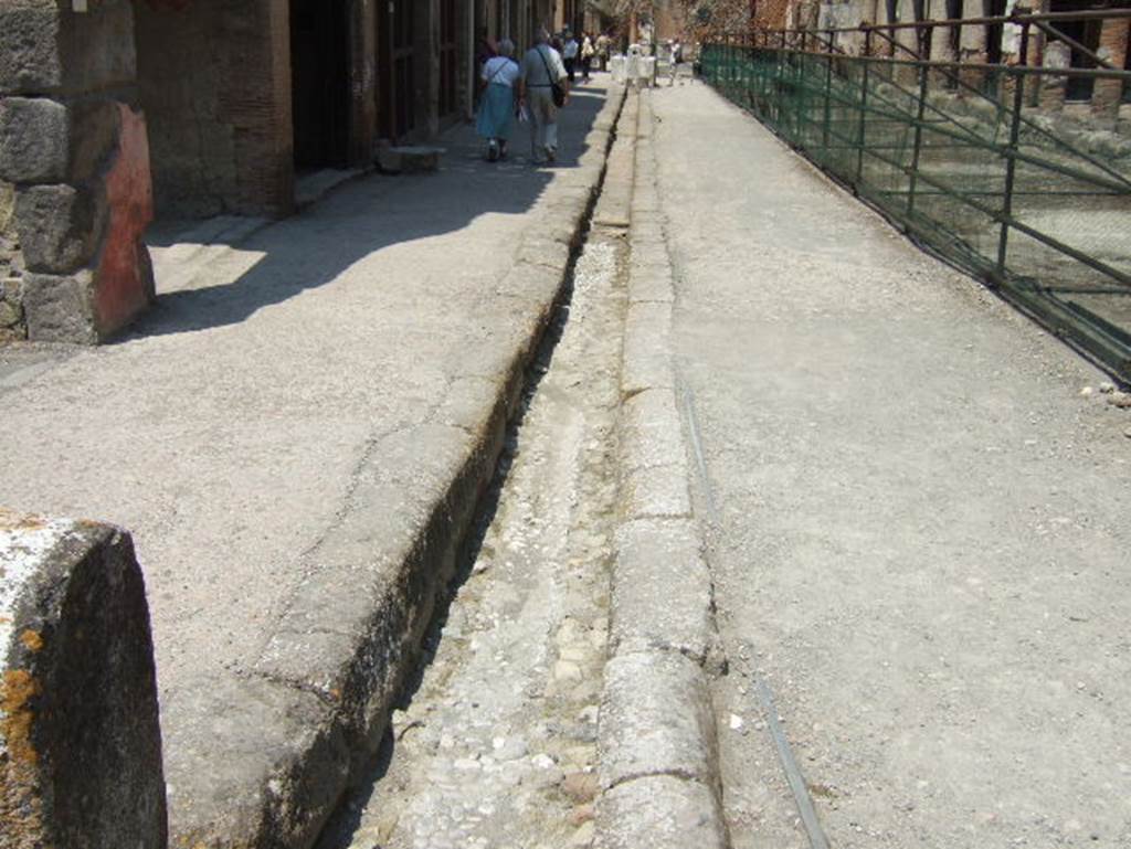 Looking west along drainage channel in south side of Decumanus Maximus, Herculaneum. May 2006.
card%2010%20695