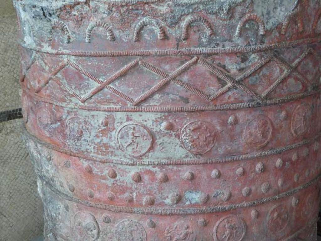 IV.2/1, Herculaneum, September 2016. Detail of the lead bucket showing rows of decorations. Photo courtesy of Michael Binns.