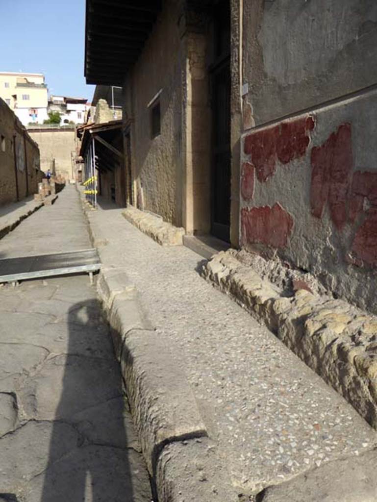 V.1, Herculaneum, October 2014. Looking north along east side of Cardo IV.
Photo courtesy of Michael Binns.