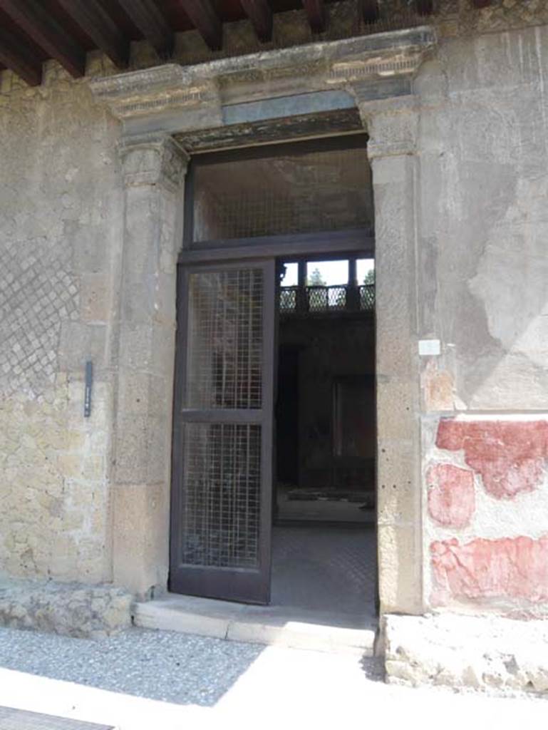 V.1 Herculaneum. August 2013. Entrance doorway. Photo courtesy of Buzz Ferebee.
The door jambs in opus quadratum are topped with Corinthian capitals.