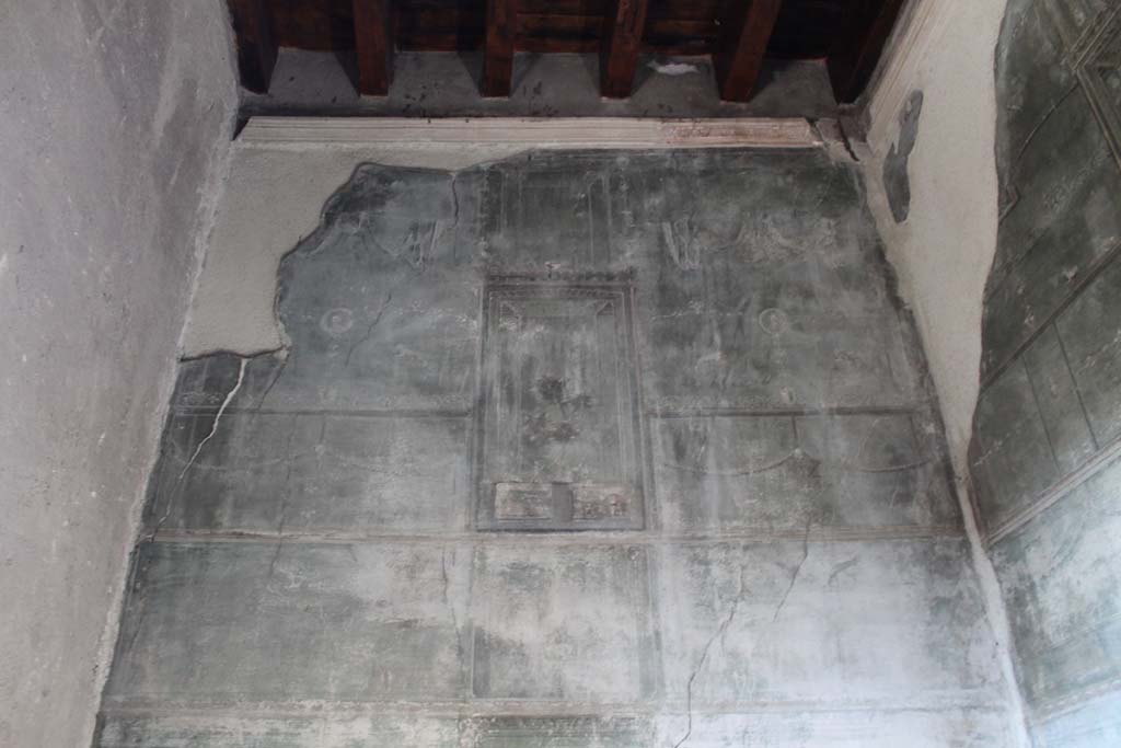 V.1 Herculaneum. March 2014. Room 3, detail from upper west wall.
Foto Annette Haug, ERC Grant 681269 DÉCOR.
