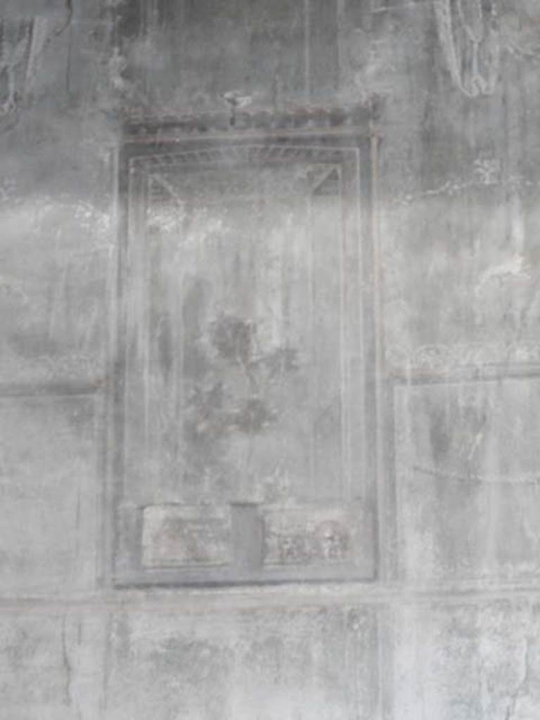 V.1 Herculaneum, May 2018. Room 3, detail of centre panel from upper west wall.
Photo courtesy of Buzz Ferebee.