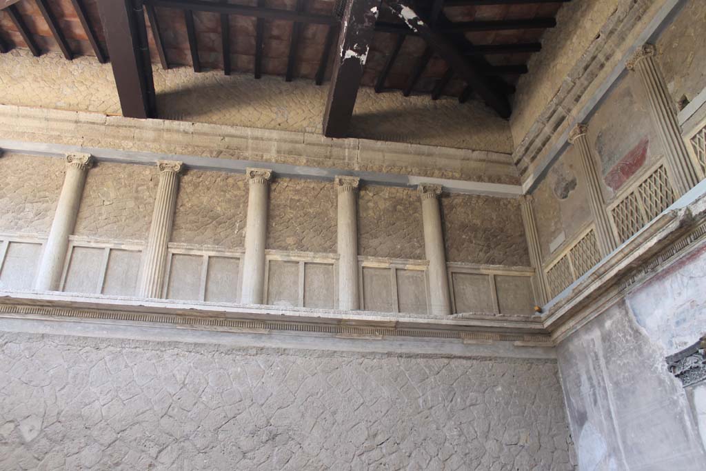 V.1 Herculaneum. March 2014. Upper south wall and south-west corner.
Foto Annette Haug, ERC Grant 681269 DÉCOR.