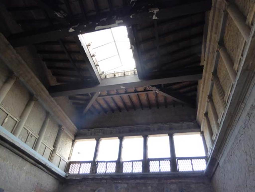 V.1 Herculaneum. October 2014. East side of atrium, with open inter-columnar spaces to light and give air to the atrium. Photo courtesy of Michael Binns.