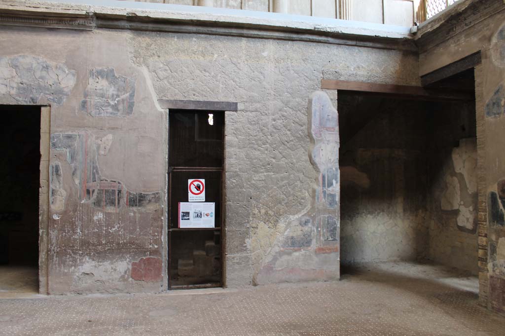 V.1 Herculaneum. March 2014. North wall in north-east corner of atrium.
Foto Annette Haug, ERC Grant 681269 DÉCOR.