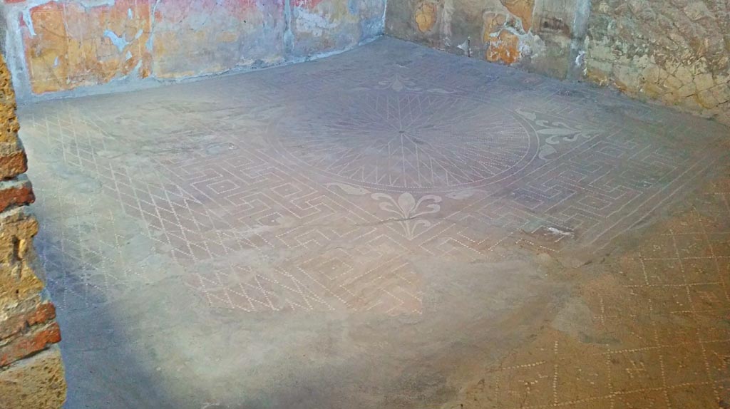 V.1 Herculaneum, photo taken between October 2014 and November 2019. 
Room 6, looking across the floor towards the north-east corner. Photo courtesy of Giuseppe Ciaramella.
