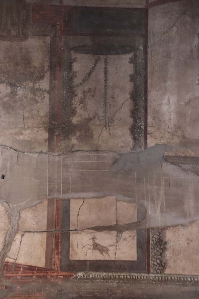 V.1 Herculaneum, October 2020. Room 7, detail of panel on south side of centre of upper east wall. Photo courtesy of Klaus Heese.