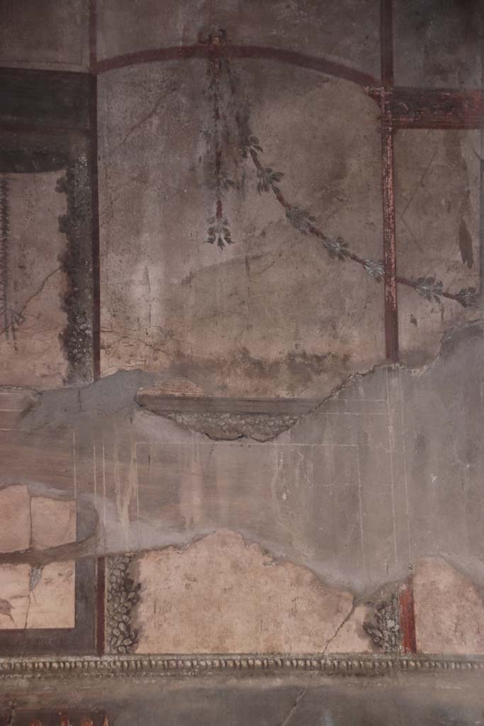 V.1 Herculaneum, October 2020.
Room 7, detail from upper panel near south-east corner of upper east wall. Photo courtesy of Klaus Heese.