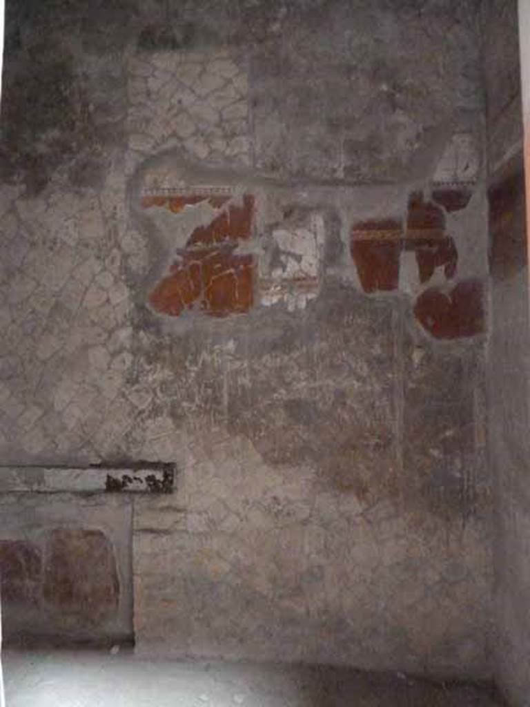 V.1 Herculaneum. May 2010. Room 4, north wall, with recess for bed.