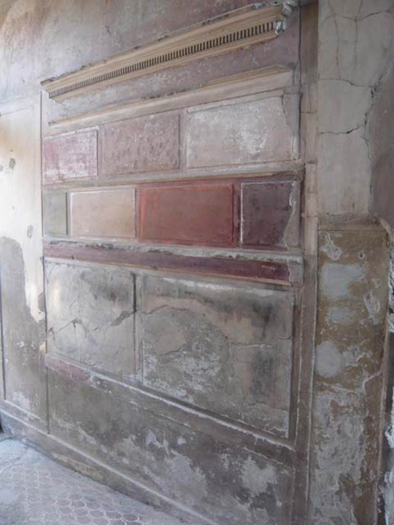 V.1 Herculaneum. August 2013. North wall of entrance corridor. Photo courtesy of Buzz Ferebee.